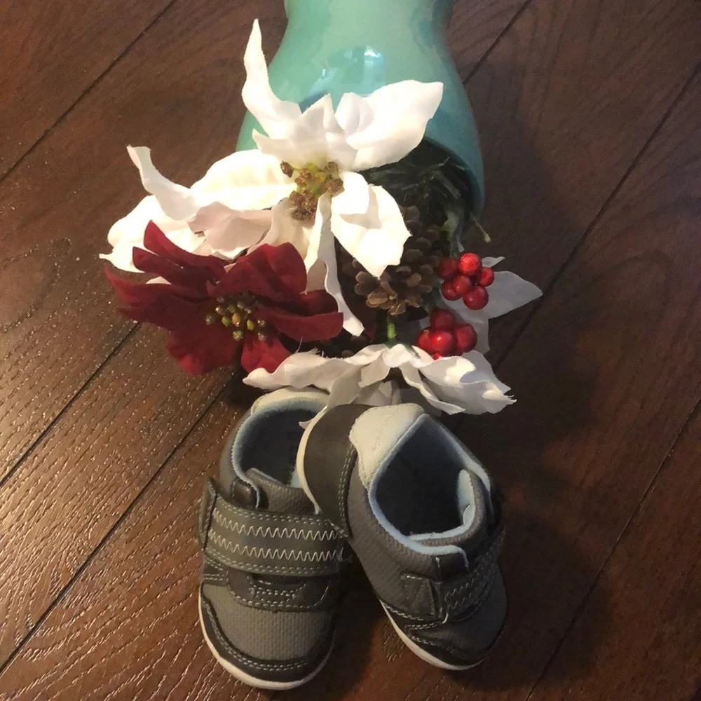 Carter’s walking shoes